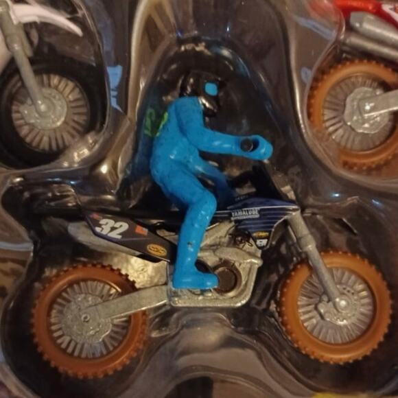 Supercross Authentic 5 Pk of 1:24 Scale Die Cast Motorcycles with Rider Figures - Picture 7 of 9